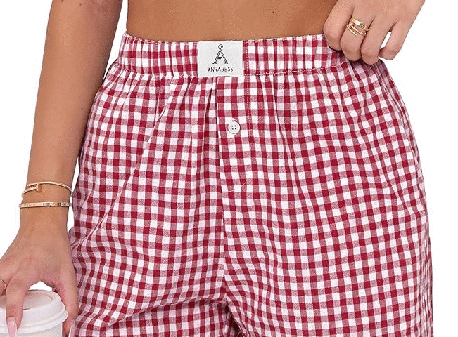 Shorts Raaxo Leh oo Dumarka Ku Habboon